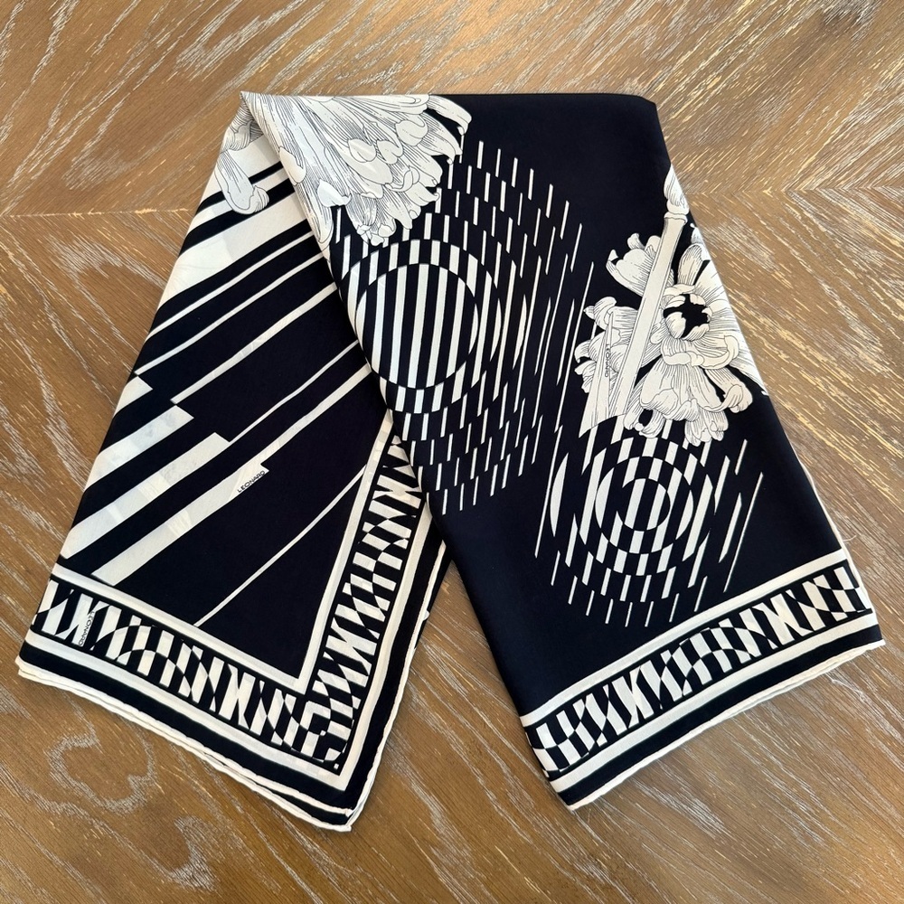 Authentic Leonard Scarf - Picture 8 of 8